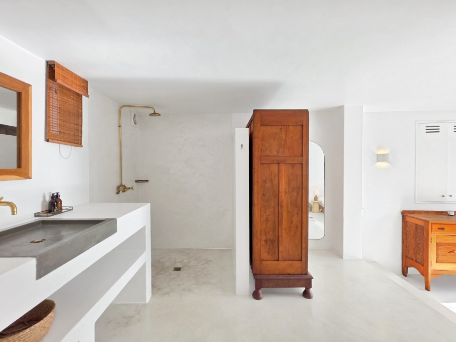To Let 7 Bedroom Property for Rent in Bantry Bay Western Cape